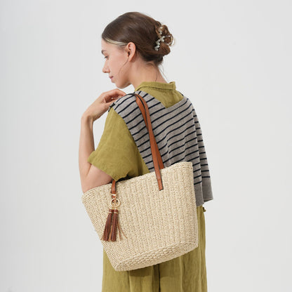 Sac de Juliette en paille tressée avec pompons – Schiara
